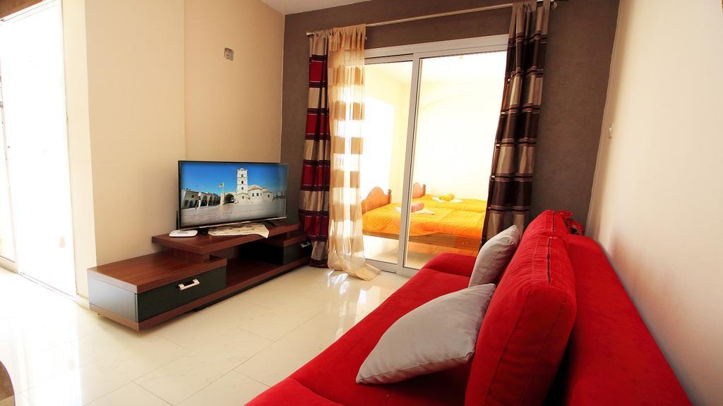 Panikos Beach Apartment I Lárnaka Kültér fotó