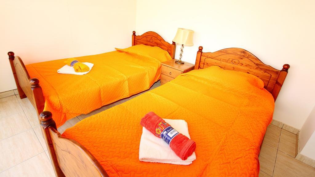 Panikos Beach Apartment I Lárnaka Kültér fotó