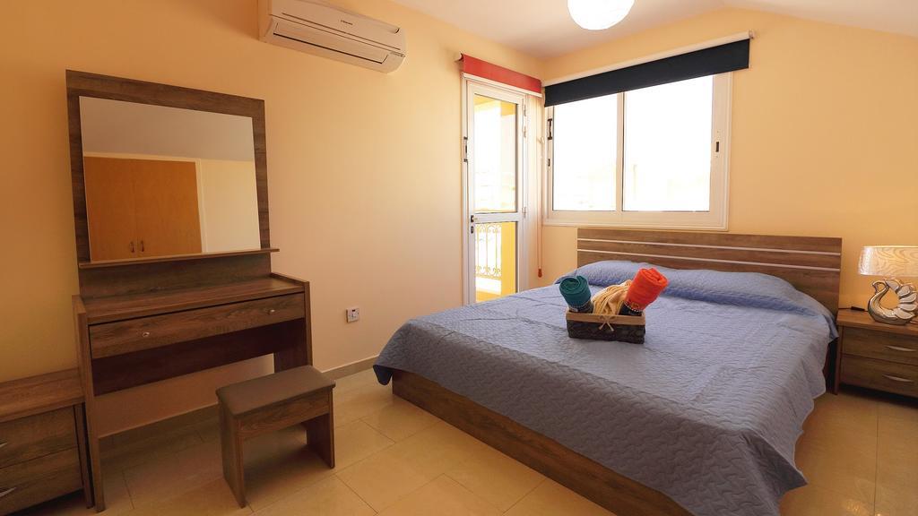 Panikos Beach Apartment I Lárnaka Kültér fotó